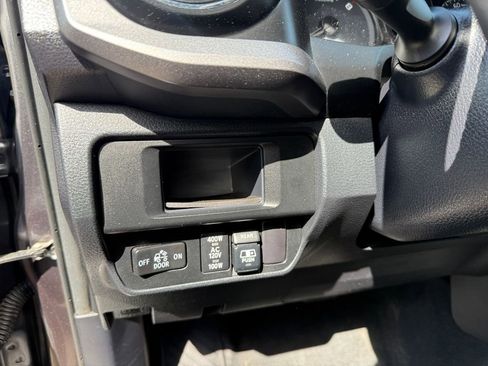 Used 2017 Toyota Tacoma TRD Off-Road w/ Premium & Technology Package image 33