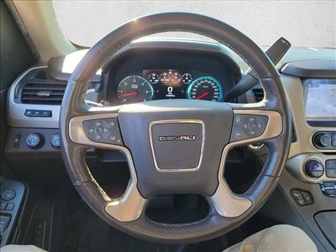 Used 2018 GMC Yukon Denali image 9