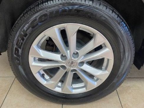 Used 2016 Nissan Rogue SV image 29