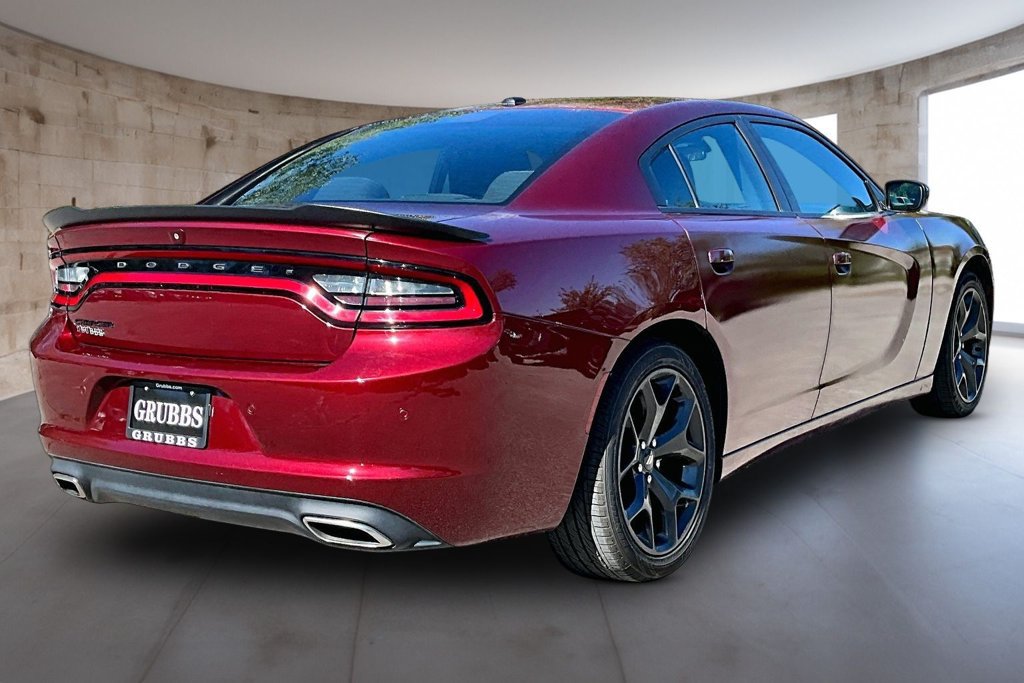 Used 2020 Dodge Charger SXT w/ Blacktop Package RWD image 2