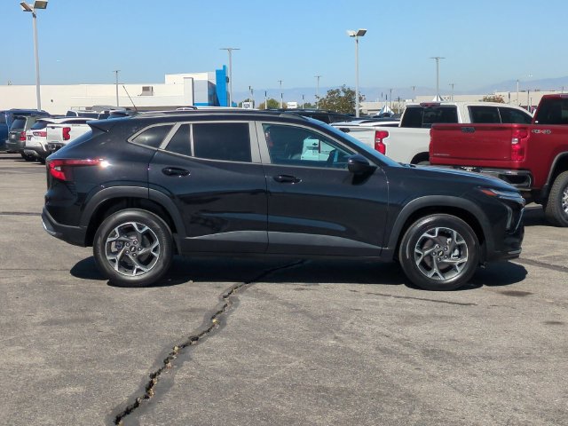 Used 2024 Chevrolet Trax LT FWD image 9