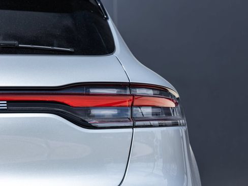 Certified 2026 Porsche Macan AWD/4WD image 14