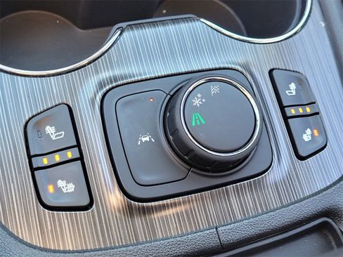 Used 2023 GMC Acadia SLT image 20