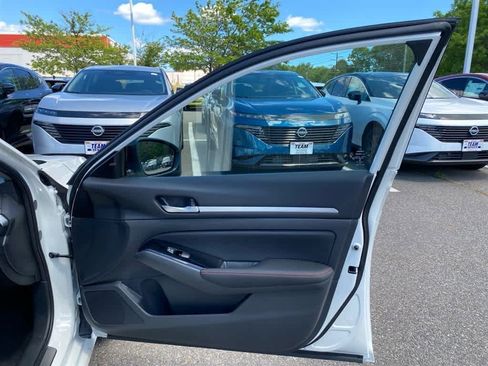 New 2025 Nissan Altima 2.5 SR image 25