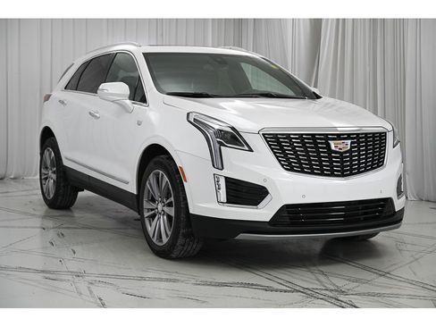 Certified 2025 Cadillac XT5 Premium Luxury image 2