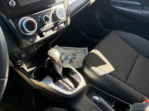 Used 2018 Honda Fit Sport image 13