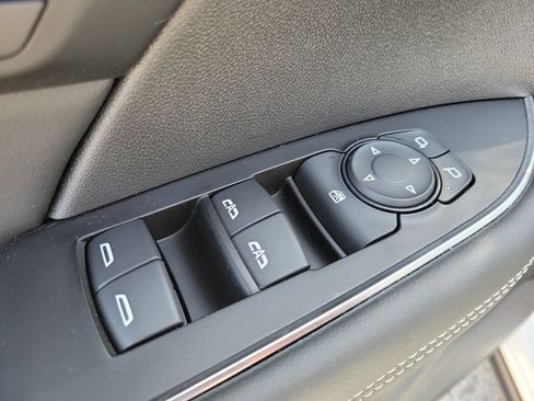 Used 2023 Buick Envision Essence FWD image 16