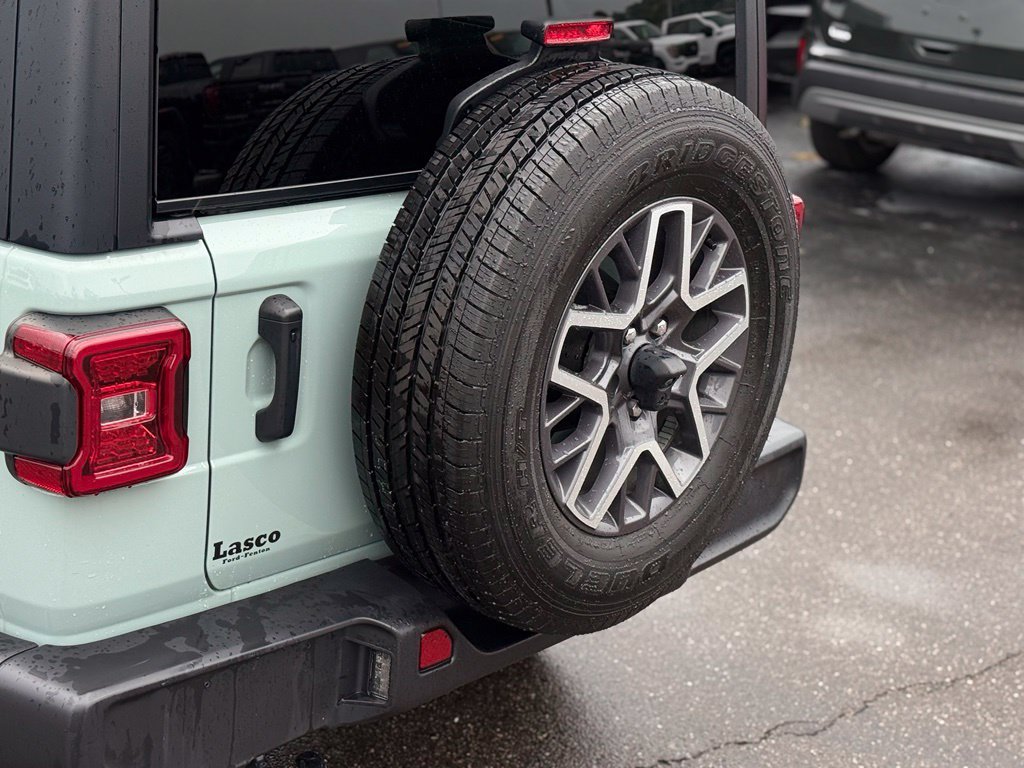 Used 2024 Jeep Wrangler Unlimited Sahara AWD/4WD image 37