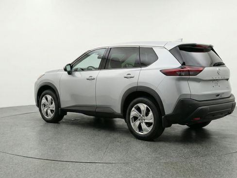 Used 2025 Nissan Rogue SV FWD image 6