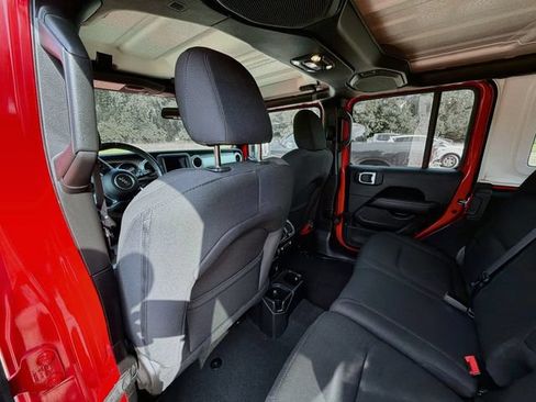 Used 2019 Jeep Wrangler Unlimited Sahara w/ Dual Top Group AWD/4WD image 9