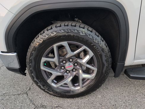 Used 2022 GMC Sierra 1500 SLT w/ SLT Premium Plus Package image 2