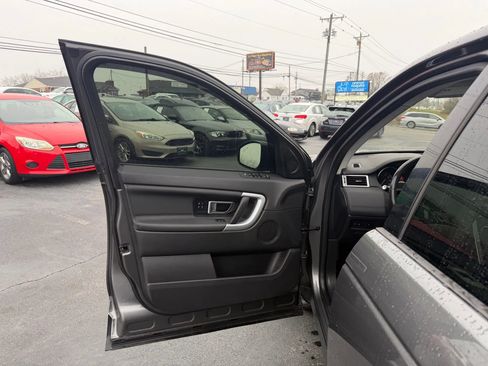 Used 2018 Land Rover Discovery Sport HSE AWD/4WD image 31