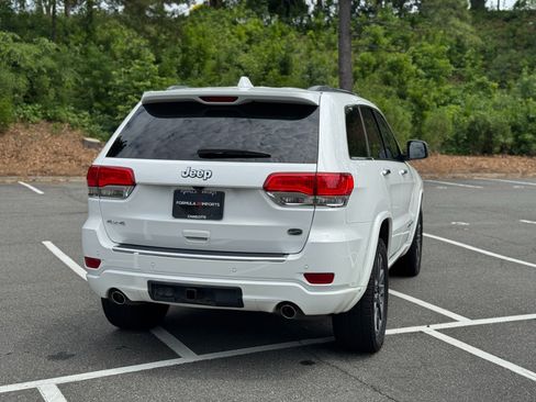 Used 2017 Jeep Grand Cherokee Overland AWD/4WD image 11