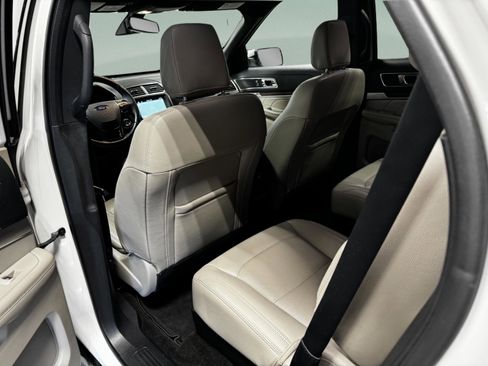 Used 2018 Ford Explorer Limited w/ Equipment Group 301A image 10