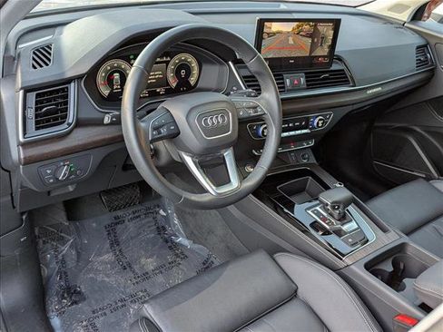 Certified 2025 Audi Q5 2.0T Premium Plus image 10