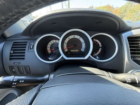 Used 2015 Toyota Tacoma 4x4 Access Cab V6 image 11