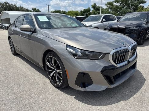 Used 2026 BMW 530i w/ M Sport Package RWD image 3