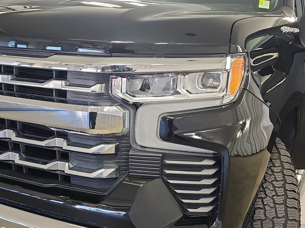 Certified 2022 Chevrolet Silverado 1500 LTZ w/ Technology Package AWD/4WD image 36