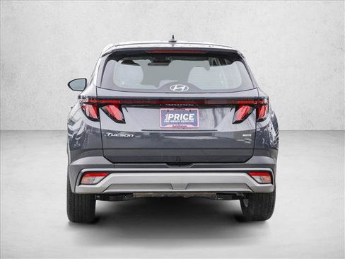 Certified 2025 Hyundai Tucson SE image 6