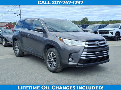 Used 2019 Toyota Highlander XLE AWD/4WD image 3