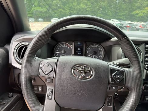 Used 2021 Toyota Tacoma TRD Off-Road w/ Technology Package AWD/4WD image 25
