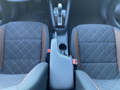 Used 2020 Nissan Kicks SR image 16