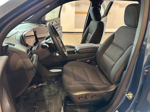 Used 2025 Chevrolet Traverse LT FWD image 29