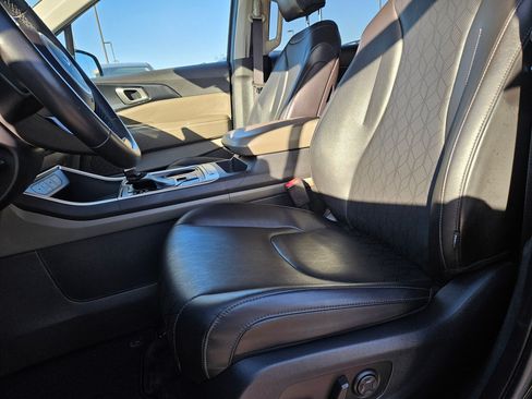 Used 2025 Kia Carnival FWD image 26