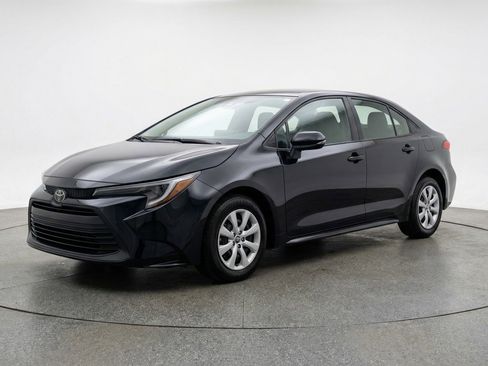 Used 2025 Toyota Corolla LE FWD image 3