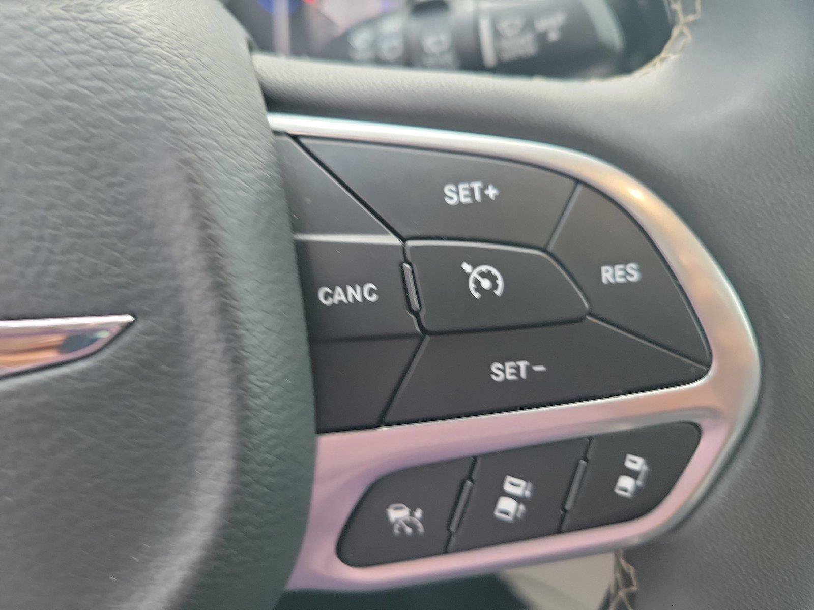 Used 2024 Chrysler Pacifica Touring-L FWD image 22