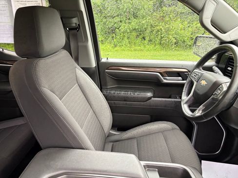 Used 2025 Chevrolet Silverado 1500 LT AWD/4WD image 32