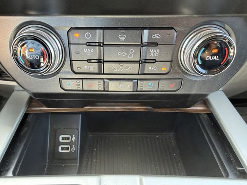 Used 2019 Ford F150 Lariat w/ Equipment Group 502A Luxury AWD/4WD image 16