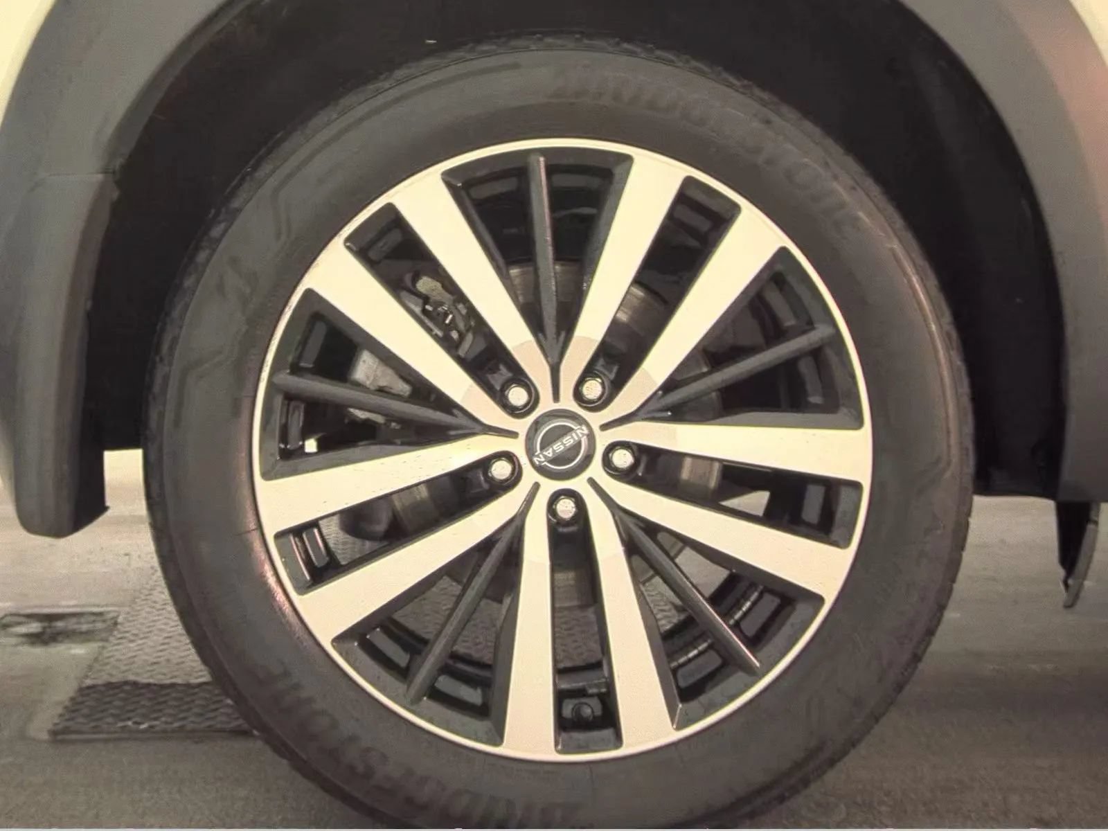 Used 2024 Nissan Pathfinder Platinum AWD/4WD image 11