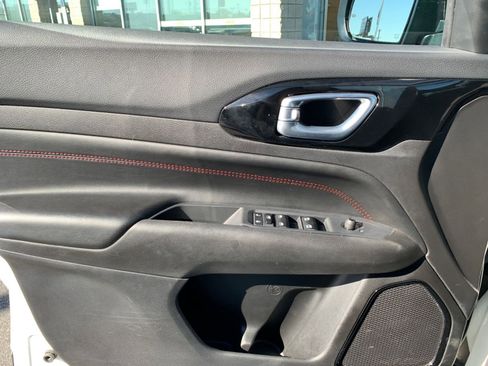 Used 2025 Jeep Compass Trailhawk image 20