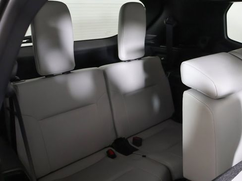 Used 2025 Mitsubishi Outlander SE image 33