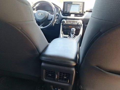 Used 2022 Toyota RAV4 XLE AWD/4WD image 31