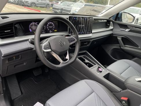 New 2026 Volkswagen Tiguan SE image 11