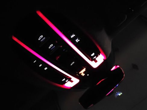 Used 2023 Porsche Cayenne Platinum Edition image 58