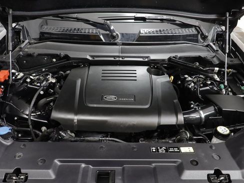 Used 2025 Land Rover Defender 110 S image 23