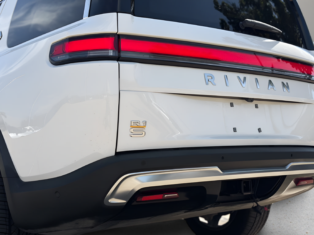 Used 2024 Rivian R1S Adventure Quad AWD/4WD image 25