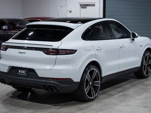 Used 2023 Porsche Cayenne Platinum Edition AWD/4WD image 6