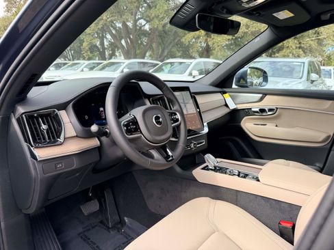 New 2026 Volvo XC90 B6 Plus w/ Protection Package Premier image 11