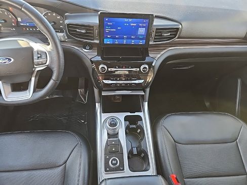 Used 2021 Ford Explorer Limited w/ Equipment Group 301A image 17