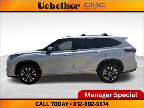 Used 2023 Toyota Highlander XLE FWD image 19