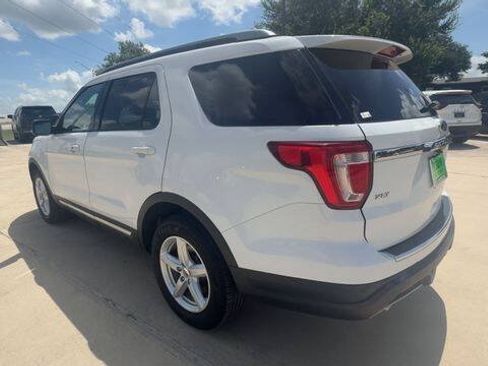 Used 2018 Ford Explorer XLT w/ Equipment Group 201A FWD image 6