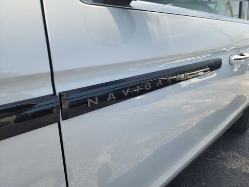 New 2026 Lincoln Navigator L Black Label AWD/4WD image 10