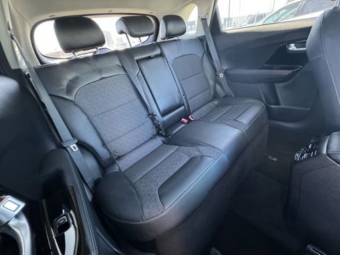 Used 2022 Kia Niro EX image 12