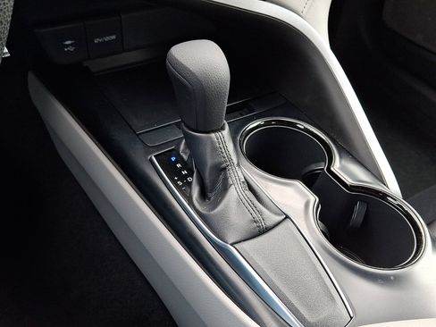 Used 2019 Toyota Camry LE FWD image 15