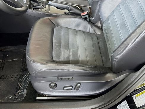 Used 2014 Volkswagen Passat TDI SEL Premium image 19