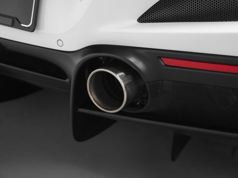 Certified 2022 Ferrari F8 Tributo RWD image 32